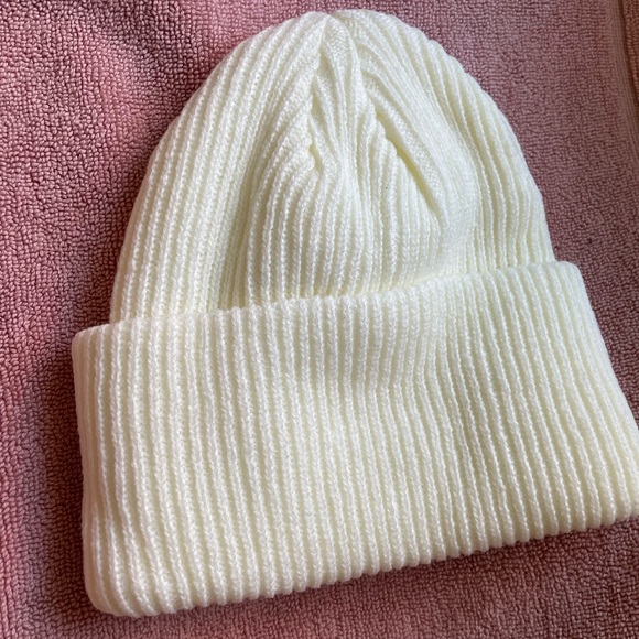 Hello Kitty Brand New Hat Knit - Picture 2 of 2